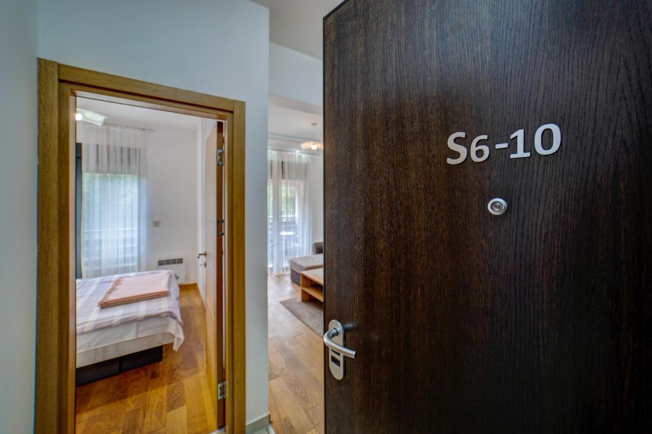 Apartment Pekovic, Pine Trees View With Big Balcony In The Center Of Zlatibor! *