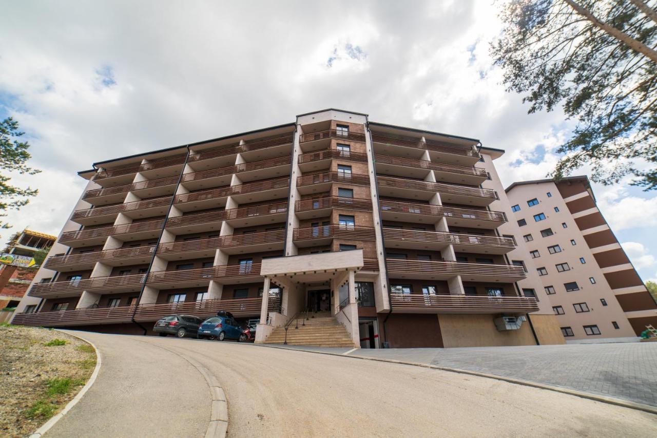 Pekovic, Pine Trees View With Big Balcony In The Center Of Zlatibor! Apartment