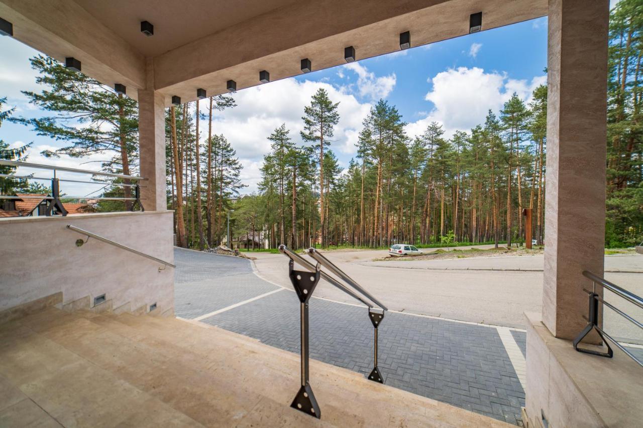 Pekovic, Pine Trees View With Big Balcony In The Center Of Zlatibor!